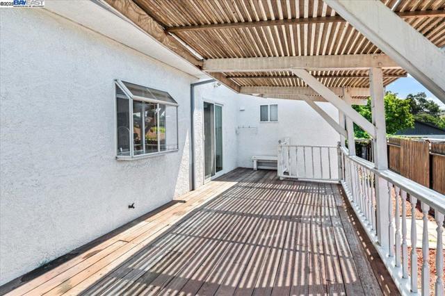 4095 Robin Ln, Castro Valley CA: https://media.crmls.org/mediaz/39622260-ffa3-4514-b859-ef2151bd5fc3.jpg