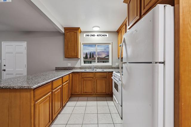 290 2Nd Ave, San Leandro CA: https://media.crmls.org/mediaz/3962d754-4d2d-4c8c-bf94-ee67952f8b21.jpg