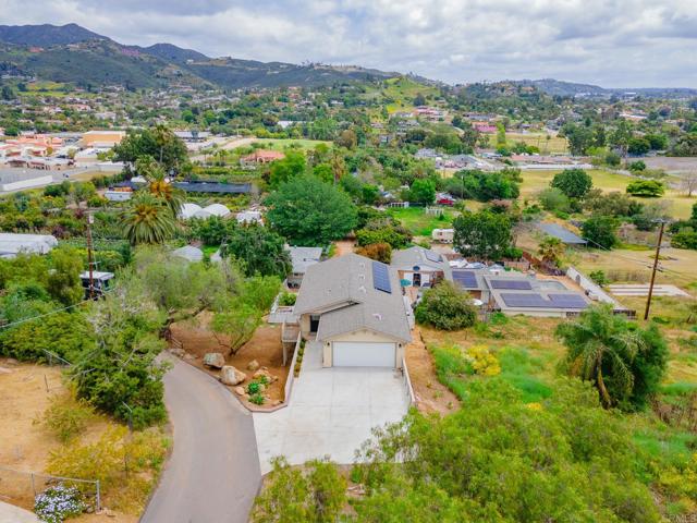 Detail Gallery Image 1 of 1 For 356 Sunrise Cir, Vista,  CA 92084 - 3 Beds | 2/1 Baths