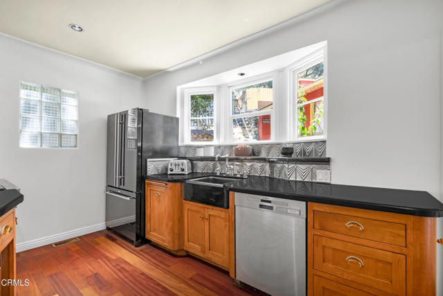 600 Woodland Drive, Sierra Madre CA: https://media.crmls.org/mediaz/39634f86-2bbe-4580-ace0-c6cb3de51ee8.jpg