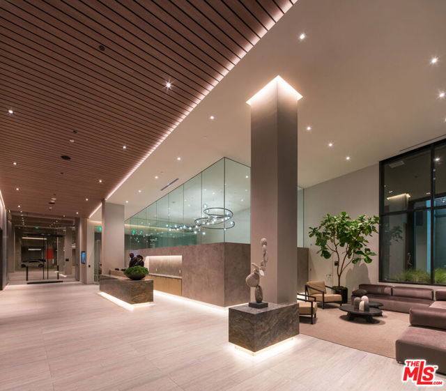 801 S OLIVE Street, Los Angeles CA: https://media.crmls.org/mediaz/39636a27-fb3a-414f-a863-927e5d1a51d8.jpg