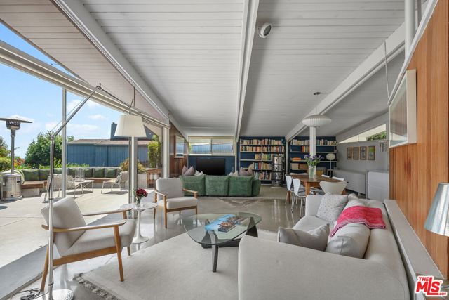 12400 Deerbrook Lane, Los Angeles CA: https://media.crmls.org/mediaz/3963ee93-083c-4449-86d1-f75e75785771.jpg