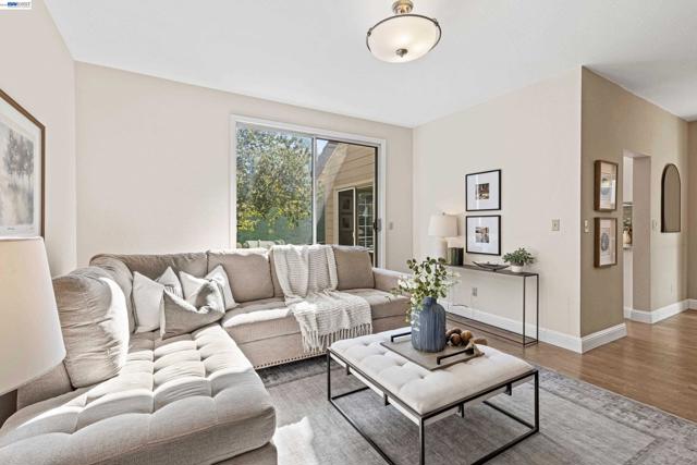 47 Summer Hill Court, Danville CA: https://media.crmls.org/mediaz/39640652-09aa-4f51-a081-a7595e14053a.jpg