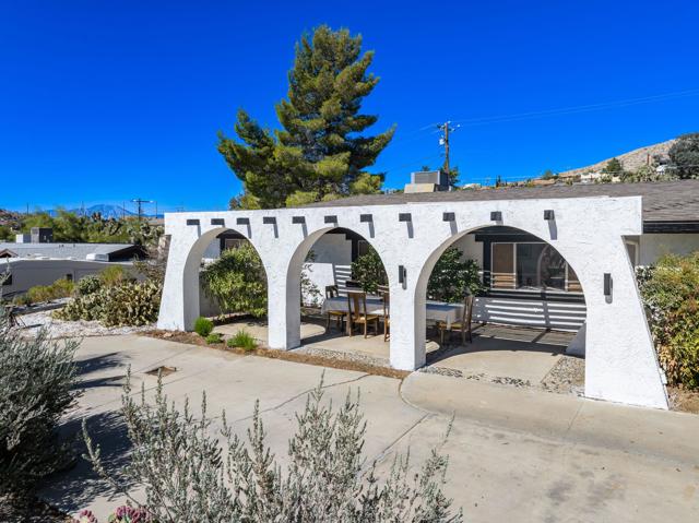 7616 Fairway Drive, Yucca Valley CA: https://media.crmls.org/mediaz/3964891d-3744-4eda-b10c-4ce3ec005263.jpg