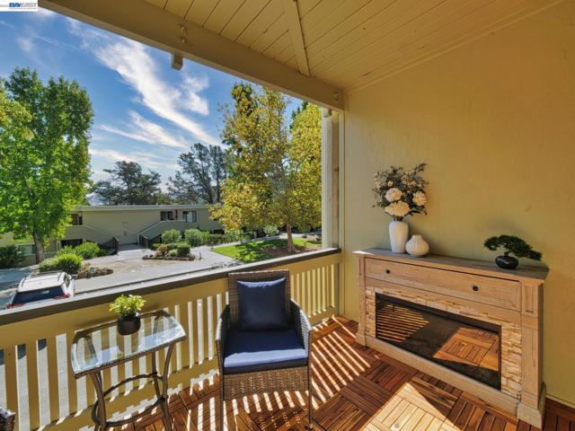 1732 Oakmont Drive, Walnut Creek CA: https://media.crmls.org/mediaz/3965683e-a88d-4199-9284-9539db1c4086.jpg