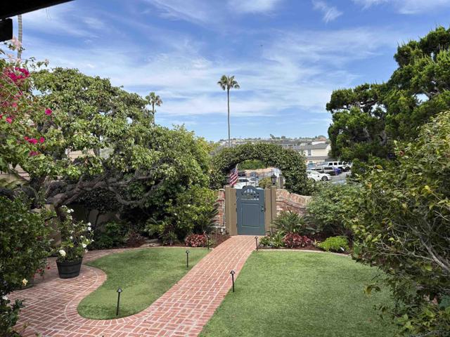 1920 Spindrift Drive, La Jolla CA: https://media.crmls.org/mediaz/39660de5-6746-4a08-a834-74ea382a4cfd.jpg