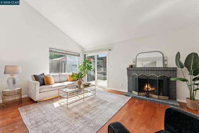 34915 Osprey Dr, Union City CA: https://media.crmls.org/mediaz/39660ee4-5dad-4690-9606-9dd012f2108d.jpg