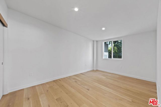 2214 1/2 Echo Park Avenue, Los Angeles CA: https://media.crmls.org/mediaz/3967012f-c84c-43f3-a7a3-641eb1735471.jpg