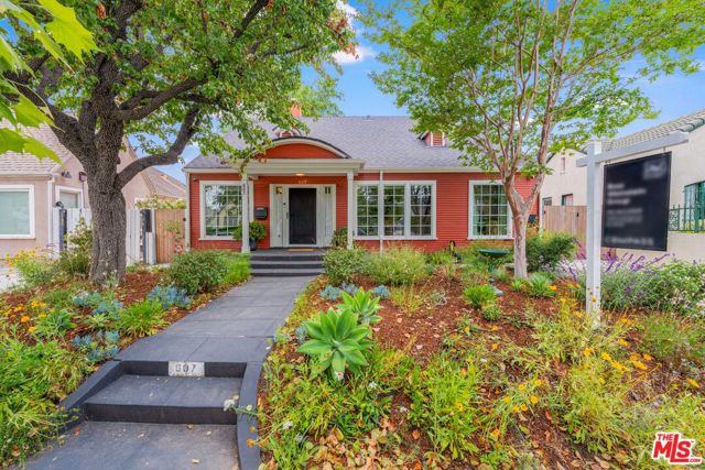 607 S Orange Drive, Los Angeles CA: https://media.crmls.org/mediaz/39674b6b-2a05-4f39-bdf6-217561a2b1de.jpg