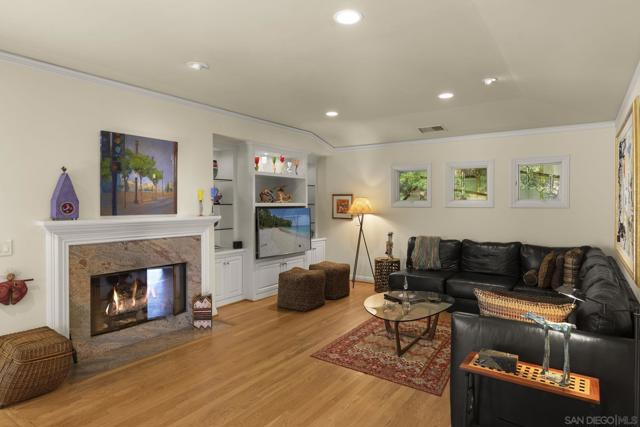 7207 Fairway Rd, La Jolla CA: https://media.crmls.org/mediaz/3967f16f-2a54-4269-a3b2-eac33eca7edb.jpg