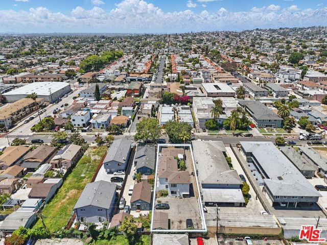 6126 Brynhurst Avenue, Los Angeles CA: https://media.crmls.org/mediaz/396863a0-7a46-4bf5-a78c-8bf5fc7f4937.jpg