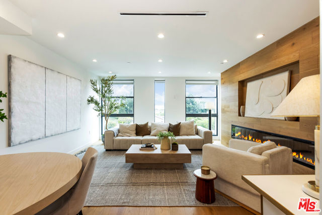 11337 Pearl Street, Los Angeles CA: https://media.crmls.org/mediaz/396a1da2-a70a-4170-947f-2b5cbd503532.jpg