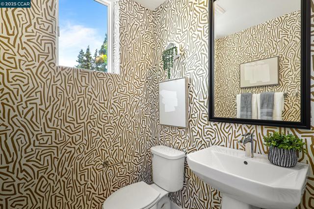 27258 Lumina Ct, Hayward CA: https://media.crmls.org/mediaz/396a7c29-9599-42ce-a0dc-c43ac82b5a7e.jpg