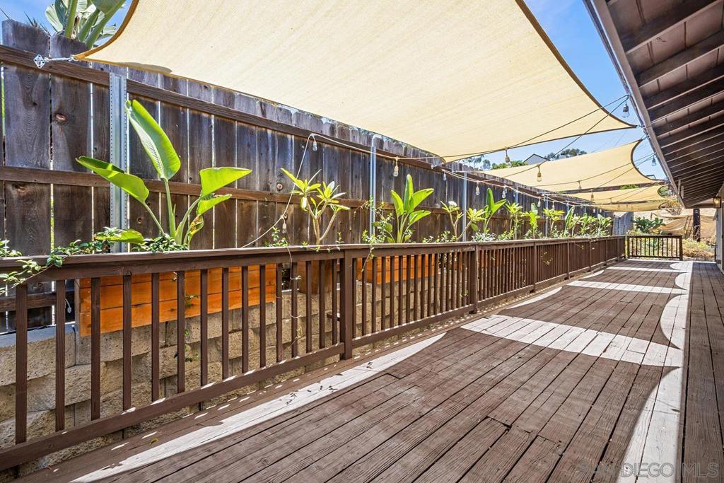 https://media.crmls.org/mediaz/396b3e02-1554-45ed-a441-fb5496c703f4.jpg?preset=X-Large