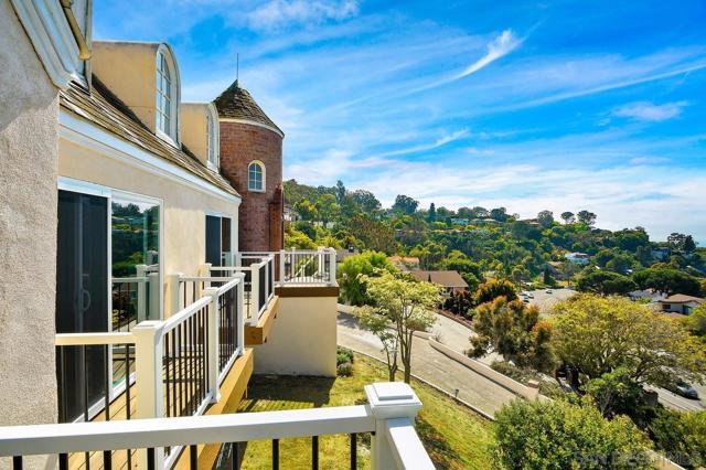1935 Nautilus St, La Jolla CA: https://media.crmls.org/mediaz/396bb0fa-f86e-41d4-b880-be6a62c3fc5b.jpg
