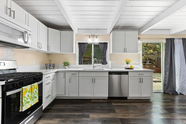 Detail Gallery Image 12 of 32 For 921 Lemon Avenue, Vista,  CA 92084 - 4 Beds | 1/1 Baths