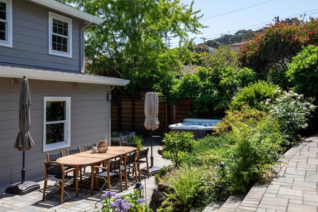 3740 Hacienda Street, San Mateo CA: https://media.crmls.org/mediaz/396c2ece-58ba-4a1e-9788-776e65b55e92.jpg