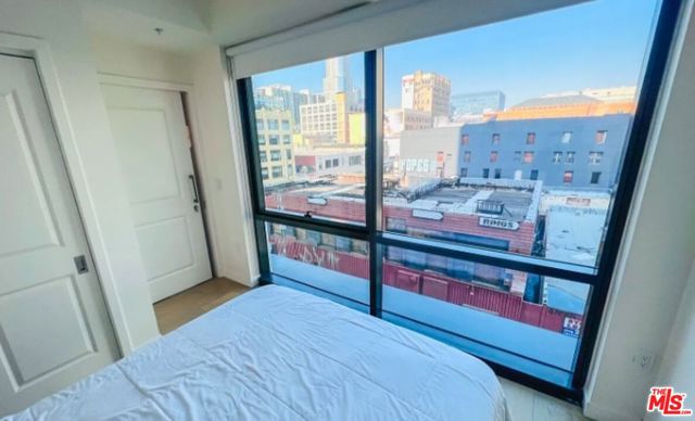 400 S Broadway, Los Angeles CA: https://media.crmls.org/mediaz/396c5363-f551-43af-a12c-ba36a7f7cecf.jpg
