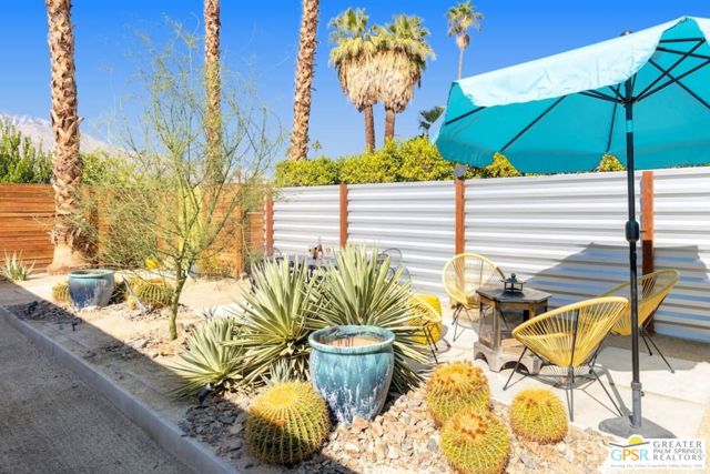 3963 E Calle San Antonio, Palm Springs CA: https://media.crmls.org/mediaz/396c5561-9b2d-40d8-80fb-aec452b5caf7.jpg
