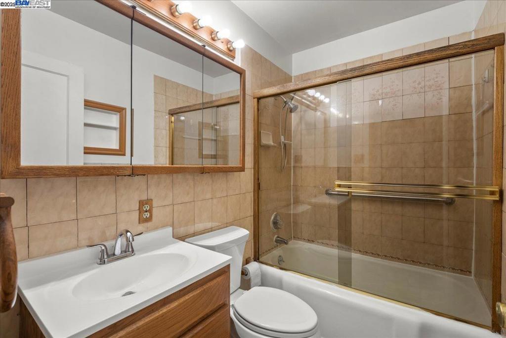 https://media.crmls.org/mediaz/396caa77-d508-480c-8bd2-f7403ff330ab.jpg?preset=X-Large