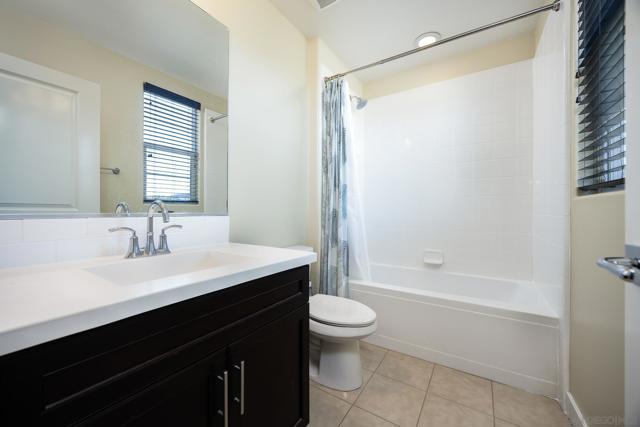 7152 Sitio Corazon, Carlsbad CA: https://media.crmls.org/mediaz/396d5c67-31ca-4031-8955-015c5f590c33.jpg