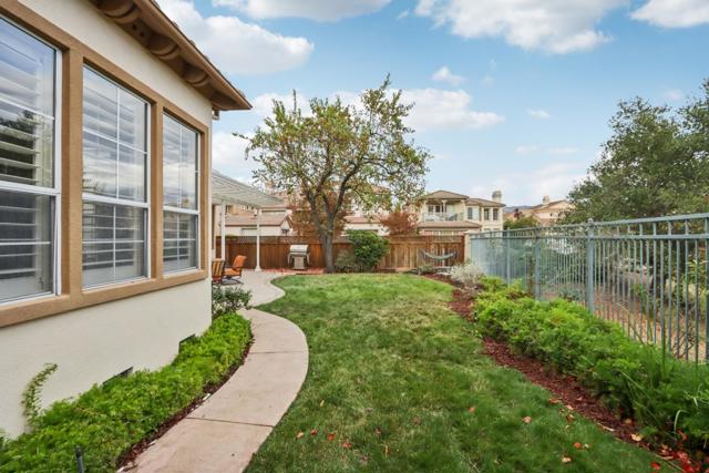 5090 Birkdale Way, San Jose CA: https://media.crmls.org/mediaz/396e2835-81ec-4a78-852f-6b84a357e5d6.jpg