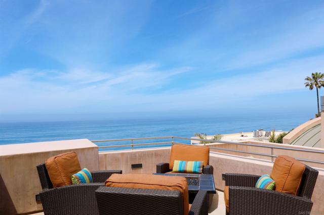 1464 Summit Ave, Cardiff by the Sea CA: https://media.crmls.org/mediaz/396eaf5f-e1e0-46e0-aaf9-1481fb66aa82.jpg
