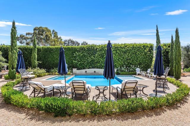 3433 Western Springs Rd, Encinitas CA: https://media.crmls.org/mediaz/396f3966-62aa-4c5c-a29f-706458020080.jpg