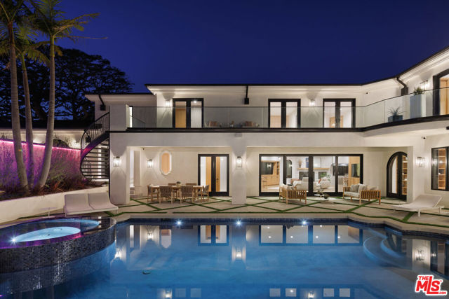 7052 Dume Drive, Malibu CA: https://media.crmls.org/mediaz/396f4ff1-dcb6-42f0-95c6-5b85e56b4fa2.jpg