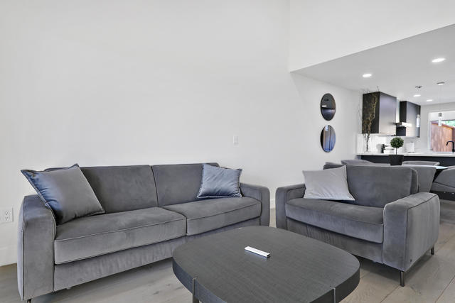 24 Haig Drive, Rancho Mirage CA: https://media.crmls.org/mediaz/396fd363-2cdb-4ef3-8e53-31297b2def90.jpg