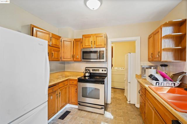 120 Sunset Ave, Vallejo CA: https://media.crmls.org/mediaz/396fdf02-9bbf-400b-95e5-76cf869a98a9.jpg