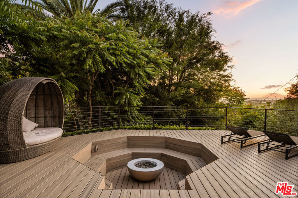 3936 Farley CourtStudio City img 24