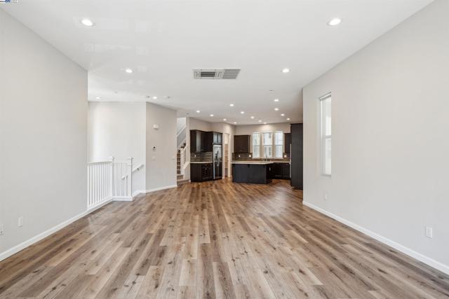 5813 Huntley Ave, Dublin CA: https://media.crmls.org/mediaz/39709037-c177-47b1-950c-ee4cb5faa775.jpg