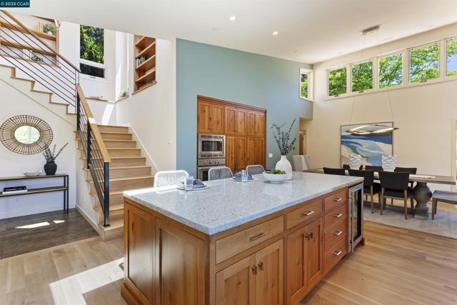 53 Tara Rd, Orinda CA: https://media.crmls.org/mediaz/3970ceed-c83b-4352-8486-d6a624dc0a74.jpg