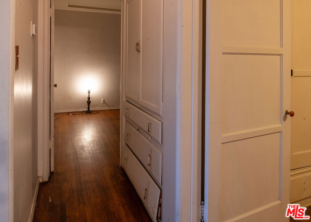 https://media.crmls.org/mediaz/3970f800-02f5-4ff4-b402-394f2bccb61f.jpg?preset=X-Large