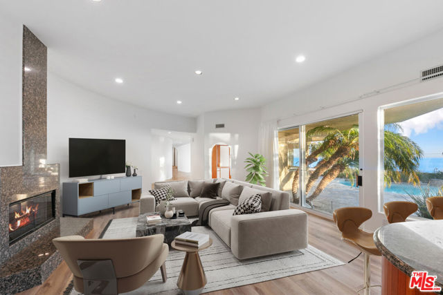 32215 Pacific Coast Highway, Malibu CA: https://media.crmls.org/mediaz/39715da0-e7cf-4914-b0ed-4eaca9c2e0f2.jpg