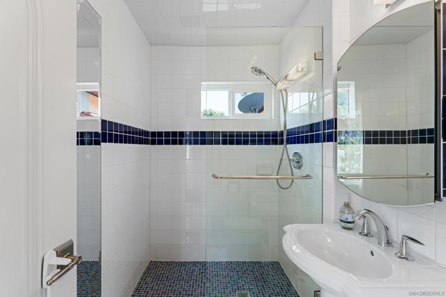 Image 36 of 45 For 8412 La Jolla Shores Dr