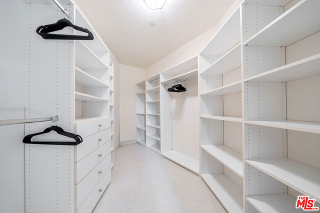 10148 Angelo Circle, Beverly Hills CA: https://media.crmls.org/mediaz/3971d137-903e-4576-9d04-51a00098119b.jpg