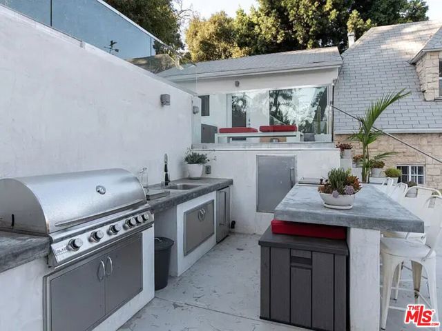 2633 N Commonwealth Avenue, Los Angeles CA: https://media.crmls.org/mediaz/3971d38e-372f-47ac-99ab-7c737becee8e.jpg