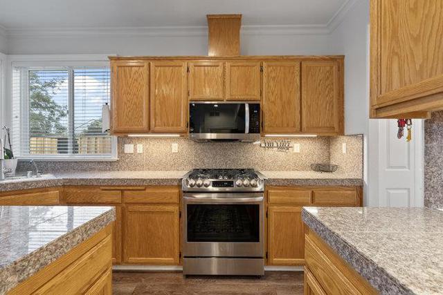 1650 Mimosa Street, Hollister CA: https://media.crmls.org/mediaz/3972c220-6d8e-4b49-98b8-1f875da91eff.jpg