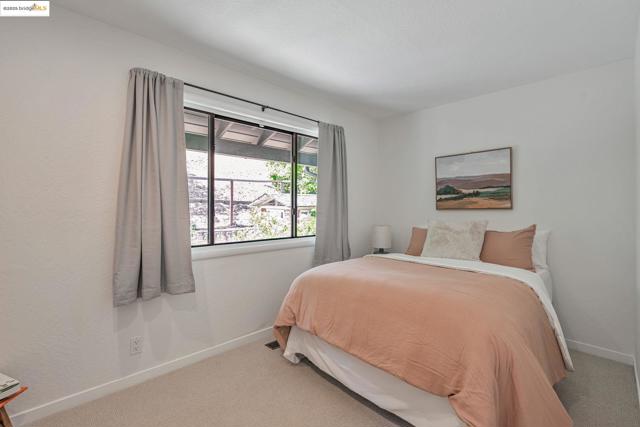 3336 Oak Ct, Lafayette CA: https://media.crmls.org/mediaz/3972cc07-5d47-4f11-90fe-6c036803173c.jpg