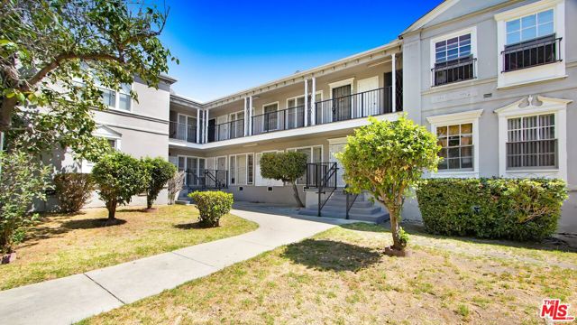 372 Columbia Avenue, Los Angeles CA: https://media.crmls.org/mediaz/3972f5f8-4db7-4eba-bf47-650429f7f6f6.jpg