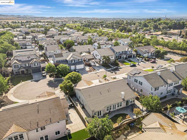 43 Sorrel Ct, Oakley CA: https://media.crmls.org/mediaz/39738d25-702c-41cd-b903-1669893eba34.jpg