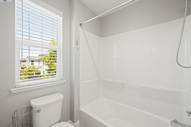 8563 Schooner Way, Newark CA: https://media.crmls.org/mediaz/3973d4e2-0f29-4f45-9219-ebc0c63e7b6c.jpg