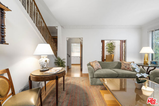 191 S Hudson Avenue, Los Angeles CA: https://media.crmls.org/mediaz/3973ee05-c6c5-4a1d-a671-e1581ddc0921.jpg