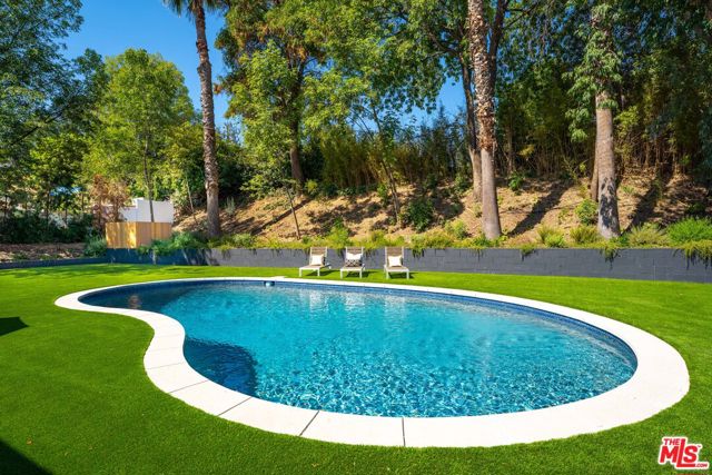 20215 Lorenzana Drive, Woodland Hills CA: https://media.crmls.org/mediaz/39745312-2664-4a42-9fc1-cbb1096b3b87.jpg