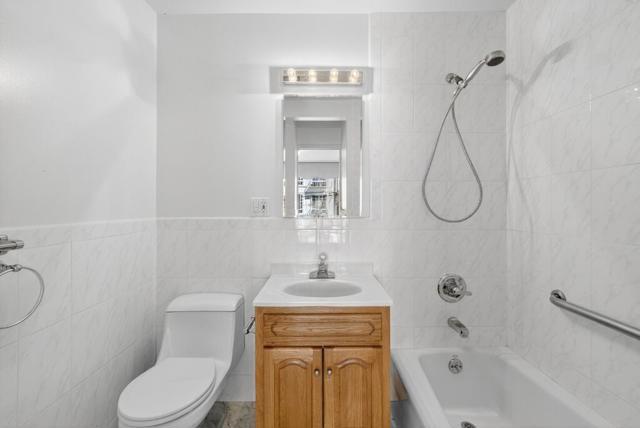 476 7th Avenue, San Francisco CA: https://media.crmls.org/mediaz/39755038-f05b-4184-8c03-2746c643b248.jpg