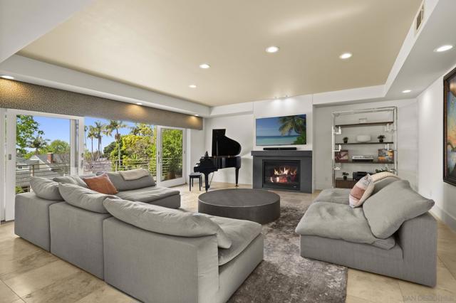 5787 Bellevue Ave, La Jolla CA: https://media.crmls.org/mediaz/3975e2f6-aea6-498f-a82a-b63bb220f6f7.jpg