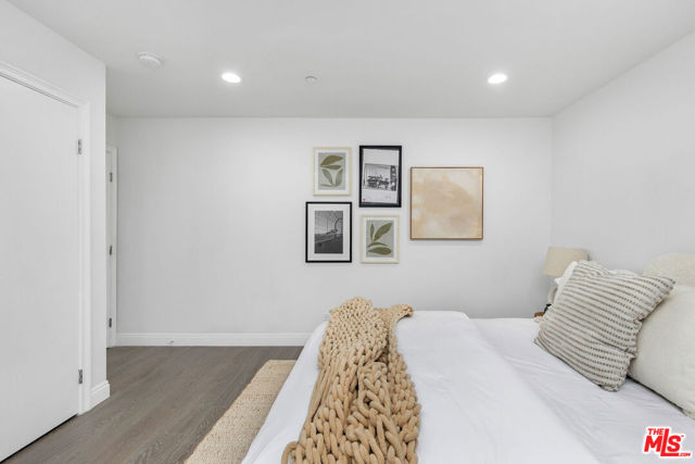 10523 Selkirk Lane, Los Angeles CA: https://media.crmls.org/mediaz/3976b17f-156b-4808-8fa3-828131dc354b.jpg