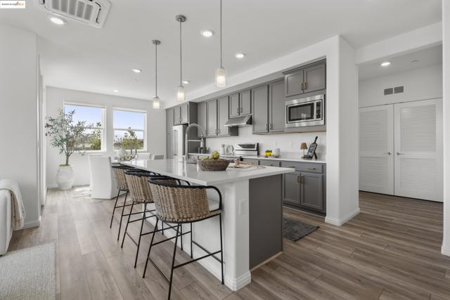 2818 Fifth Street, Alameda CA: https://media.crmls.org/mediaz/3977b3c0-cf06-4dfe-9511-5dc279c7c4b4.jpg